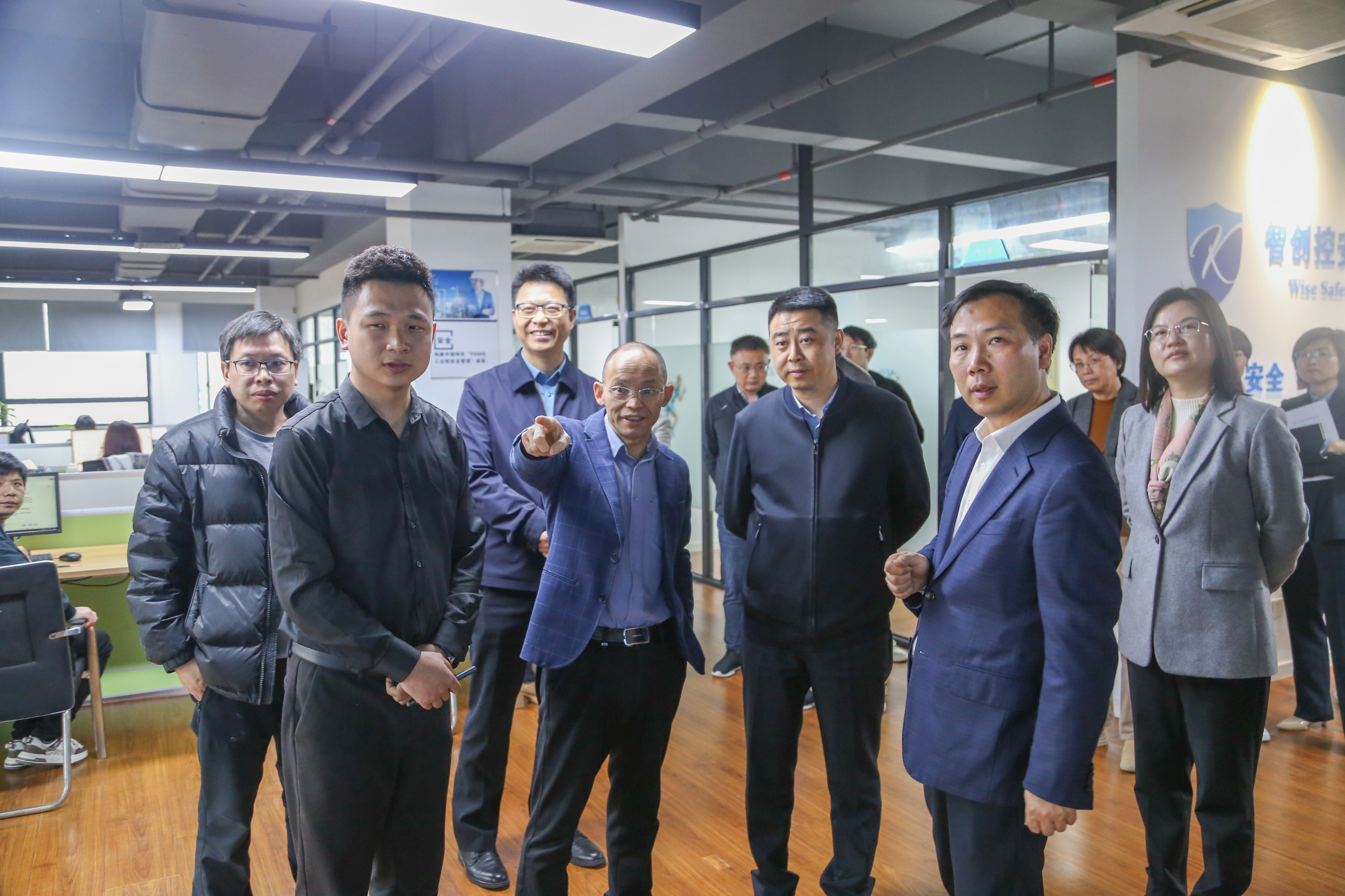 杭州江干区区长惠海涛参观智创控安
